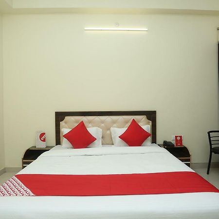 Oyo 16995 Sr Blessings Hotel Chinhat Luaran gambar