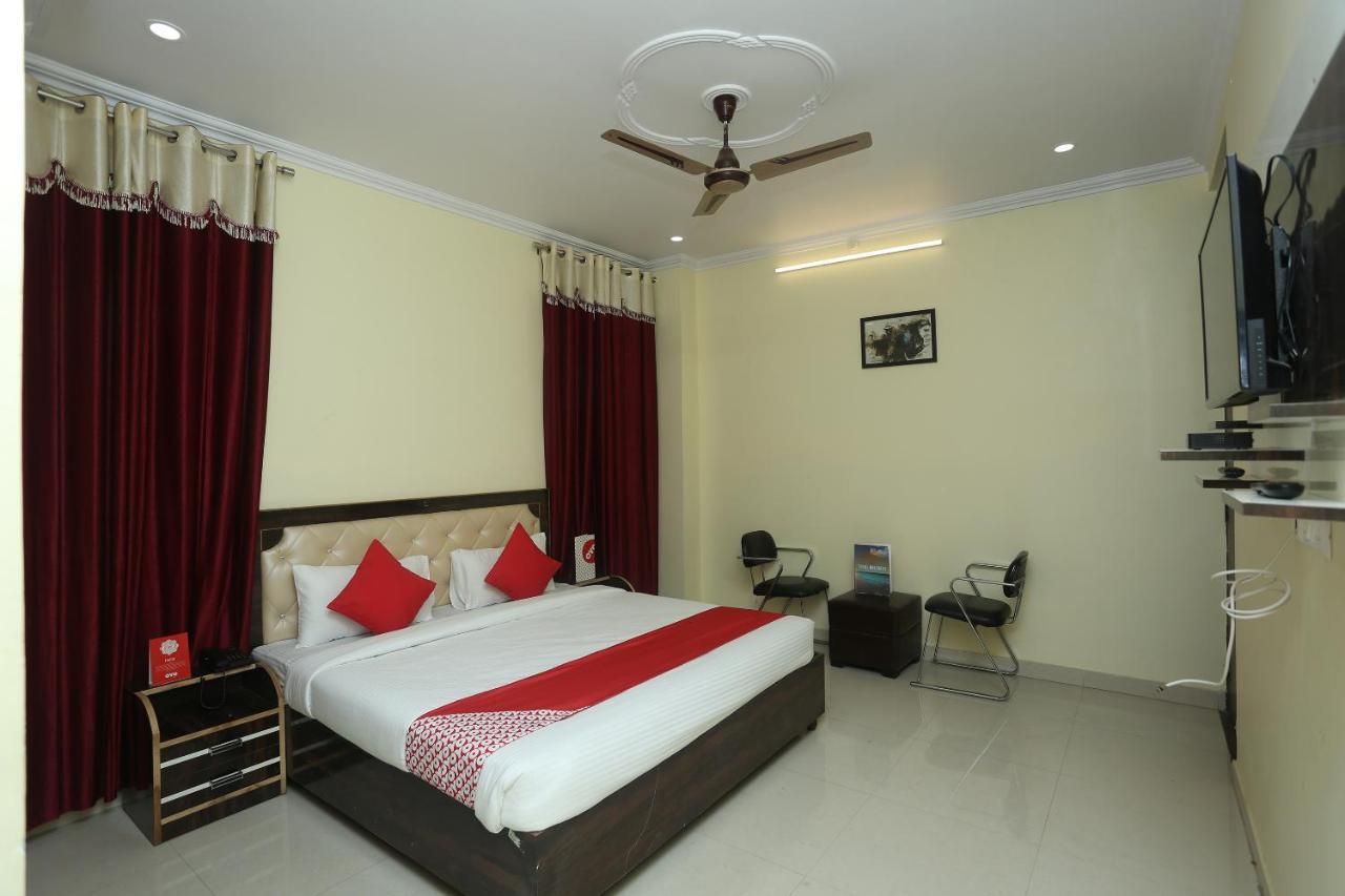 Oyo 16995 Sr Blessings Hotel Chinhat Luaran gambar