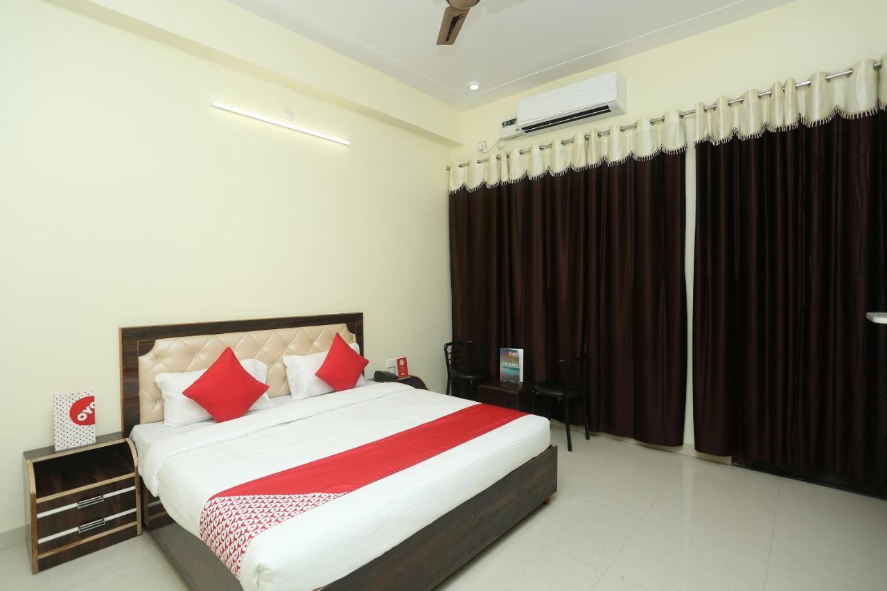 Oyo 16995 Sr Blessings Hotel Chinhat Luaran gambar