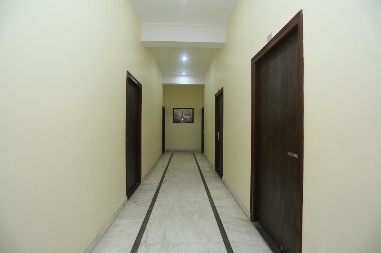 Oyo 16995 Sr Blessings Hotel Chinhat Luaran gambar