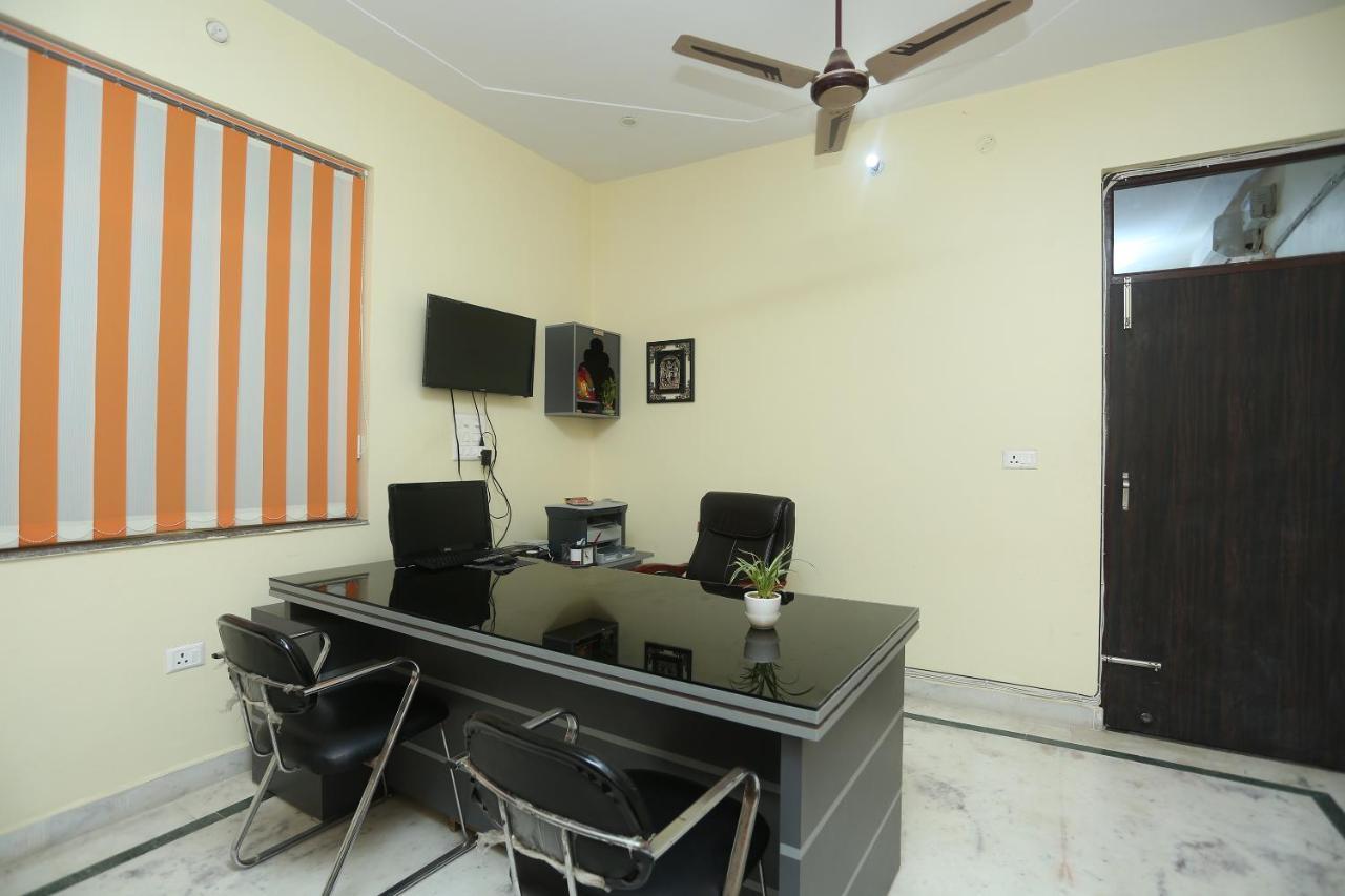 Oyo 16995 Sr Blessings Hotel Chinhat Luaran gambar