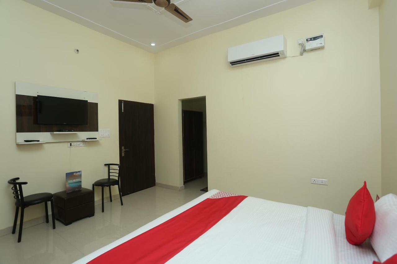 Oyo 16995 Sr Blessings Hotel Chinhat Luaran gambar
