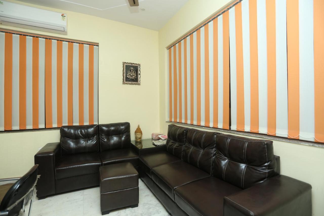 Oyo 16995 Sr Blessings Hotel Chinhat Luaran gambar