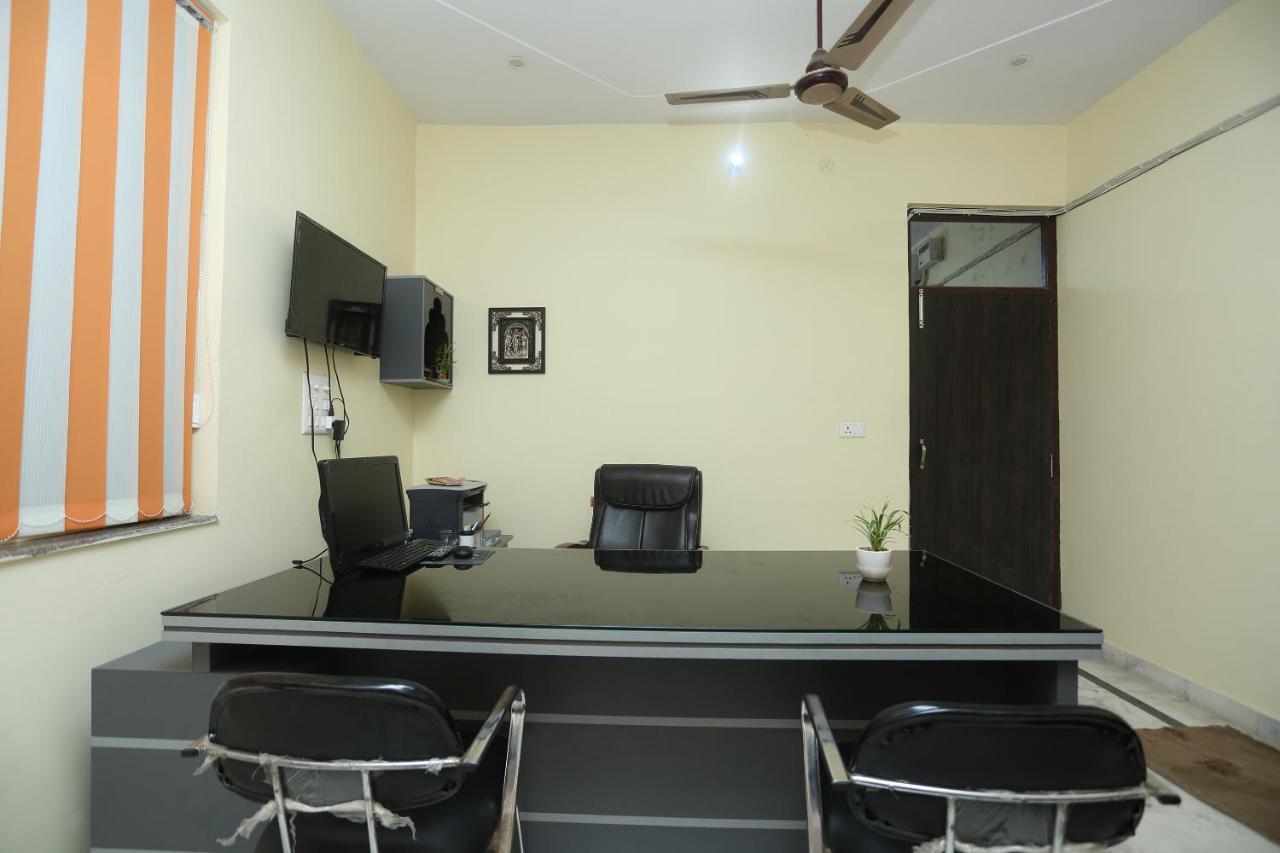 Oyo 16995 Sr Blessings Hotel Chinhat Luaran gambar