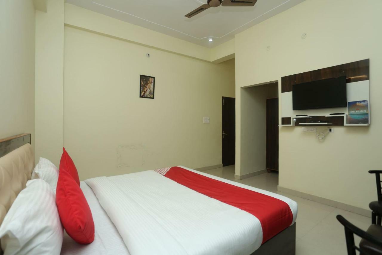 Oyo 16995 Sr Blessings Hotel Chinhat Luaran gambar
