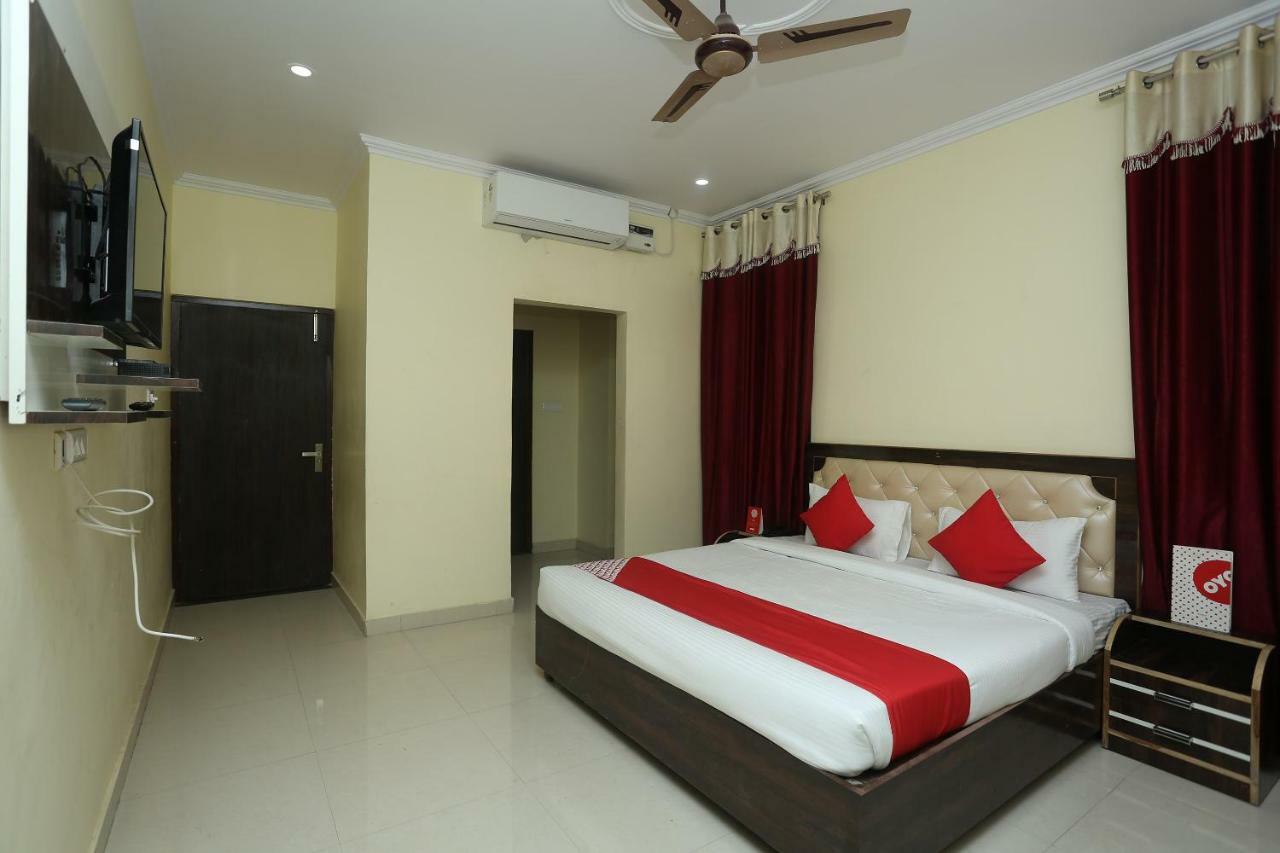 Oyo 16995 Sr Blessings Hotel Chinhat Luaran gambar
