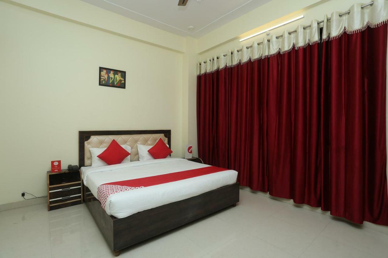 Oyo 16995 Sr Blessings Hotel Chinhat Luaran gambar